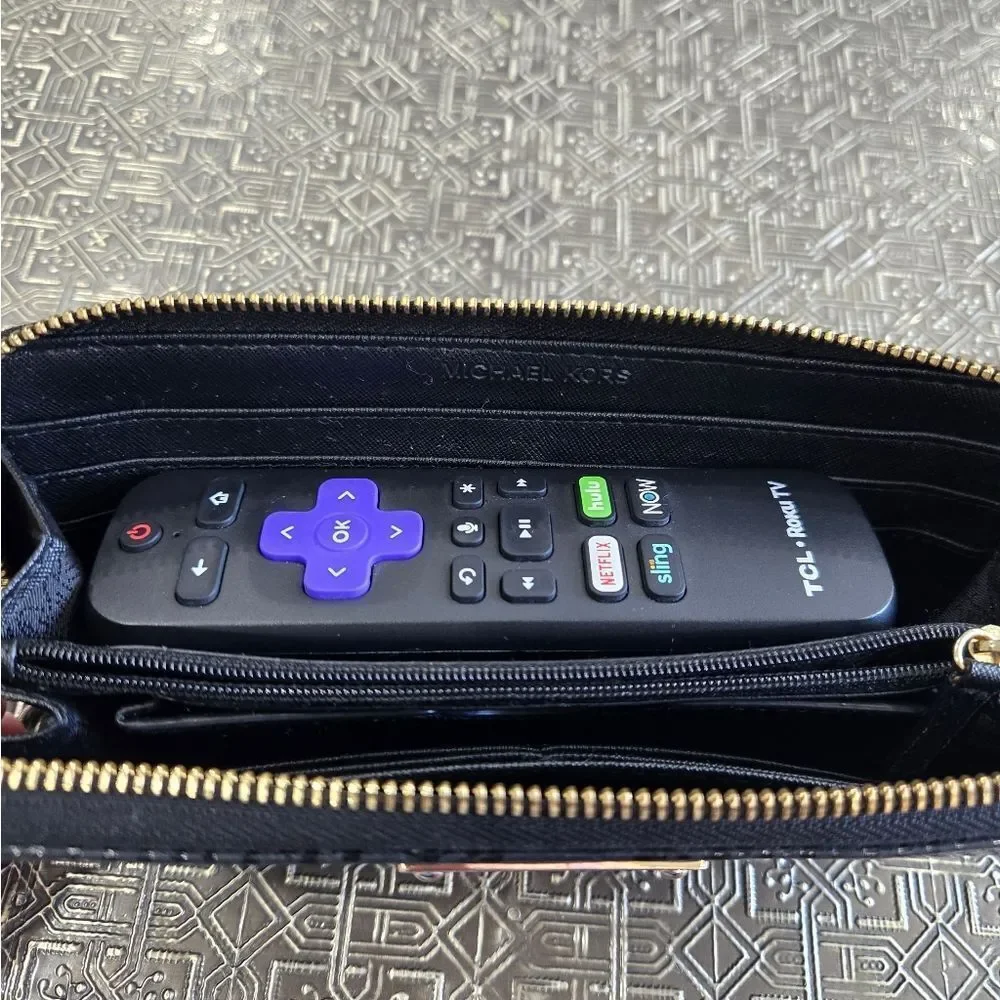🐢 Michael Kors Snakeskin Clutch/Wallet In Great Shape!